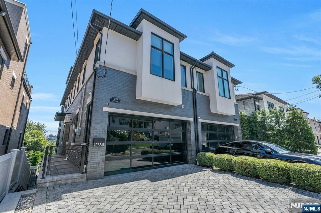 $2,250,000 Contemporary