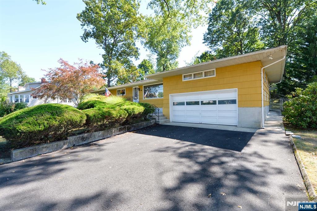 Homes for sale in Wayne, NJ | 48 Alps Rd, Wayne, NJ 07470 | MLS# 25034173