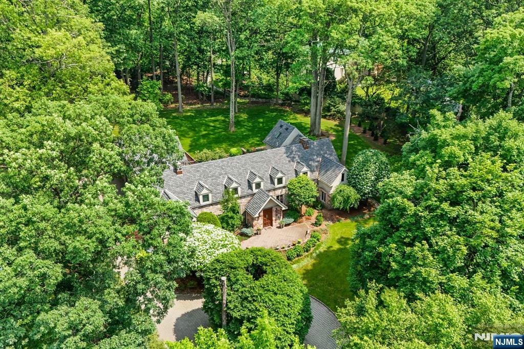 $2,675,000 Contemporary