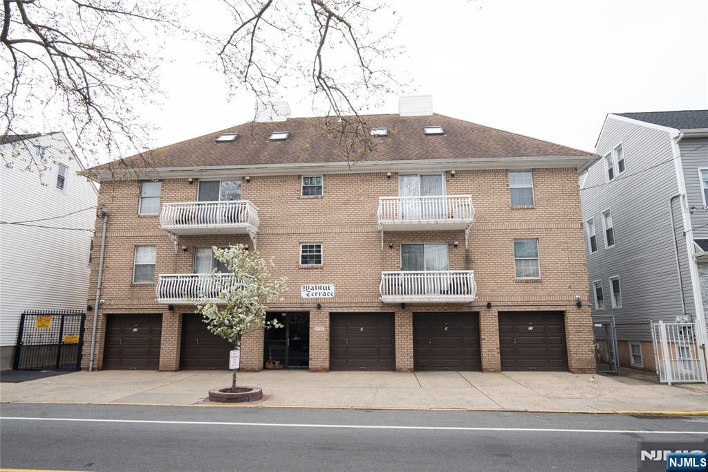 $399,000 Bi-Level