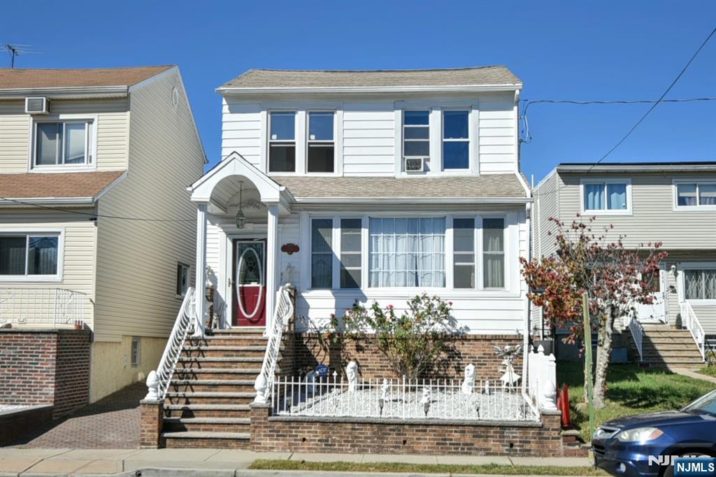 $625,000 Colonial