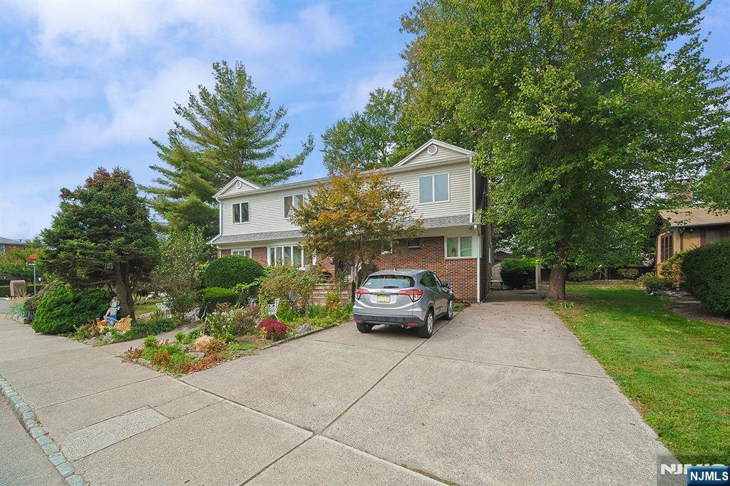 Homes for sale in Fort Lee, NJ | 1003 Cumbermeade Rd, Fort Lee, NJ 07024 | MLS# 25034462