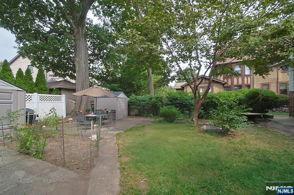 Homes for sale in Fort Lee, NJ | 1003 Cumbermeade Rd, Fort Lee, NJ 07024 | MLS# 25034462