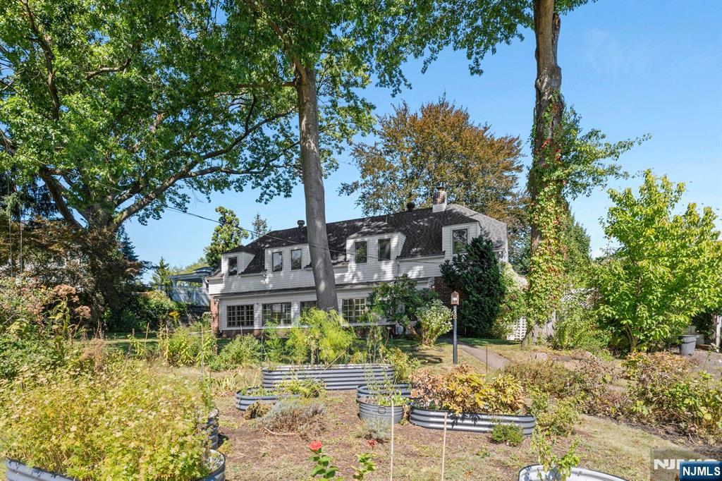 Homes for sale in Clifton, NJ | 16 Lynn Dr, Clifton, NJ 07013 | MLS# 25034469