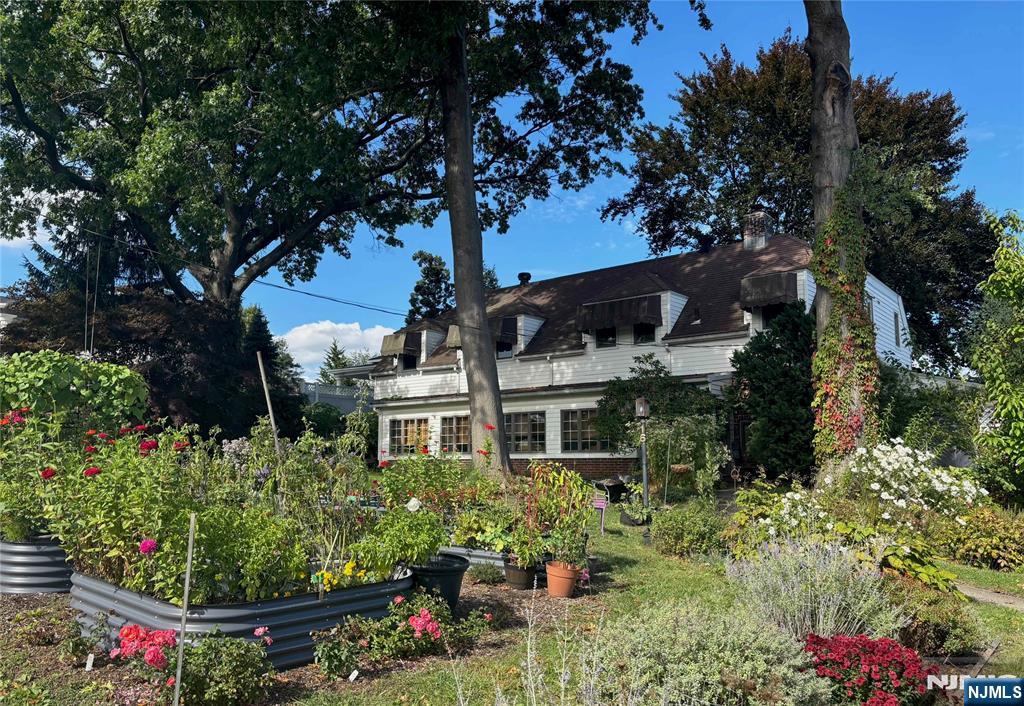 Homes for sale in Clifton, NJ | 16 Lynn Dr, Clifton, NJ 07013 | MLS# 25034469