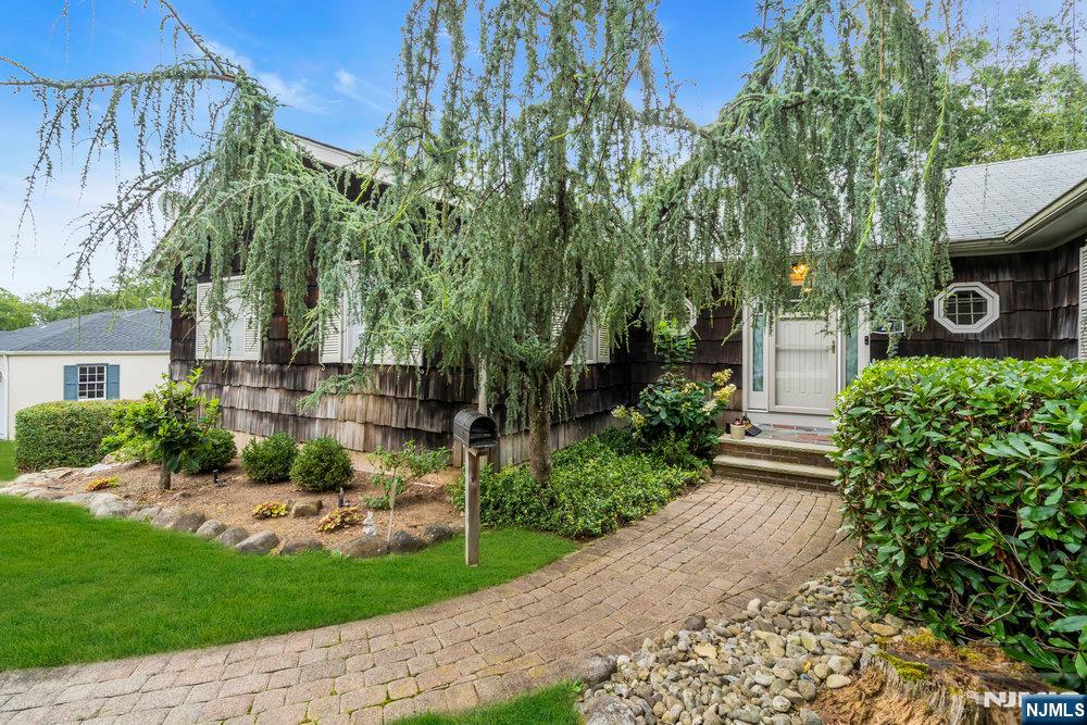 Homes for sale in West Orange, NJ | 27 Underwood Dr, West Orange, NJ 07052 | MLS# 25034592