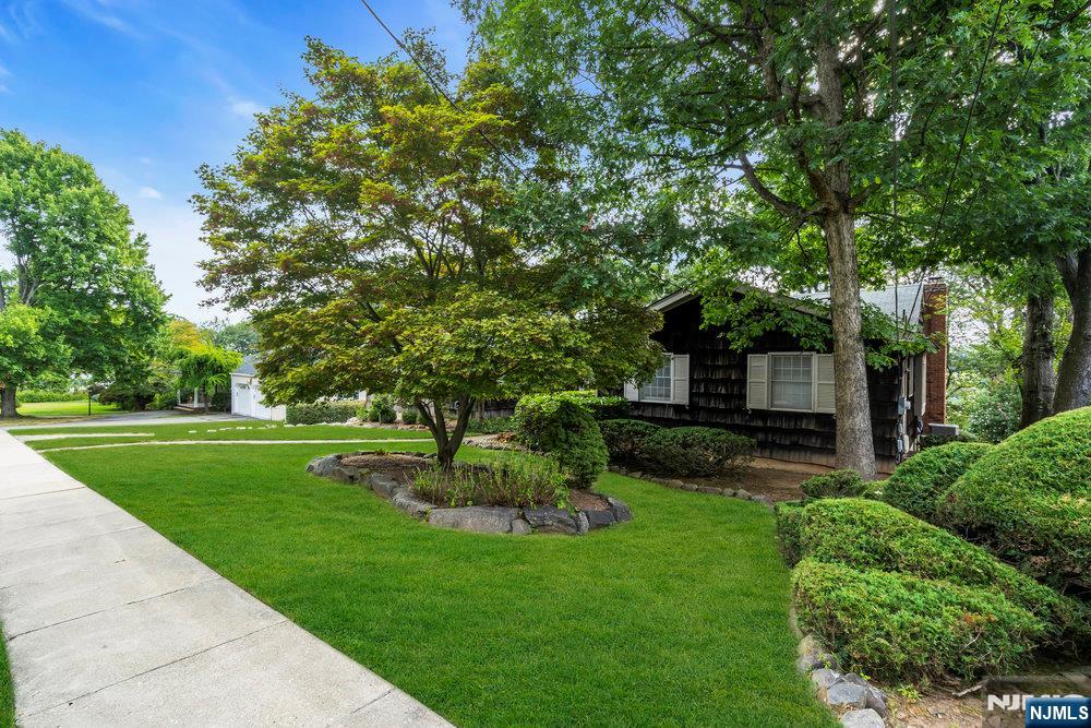 Homes for sale in West Orange, NJ | 27 Underwood Dr, West Orange, NJ 07052 | MLS# 25034592