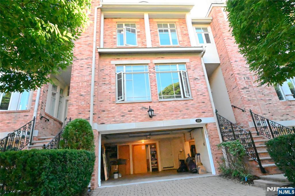 $1,290,000 Townhouse