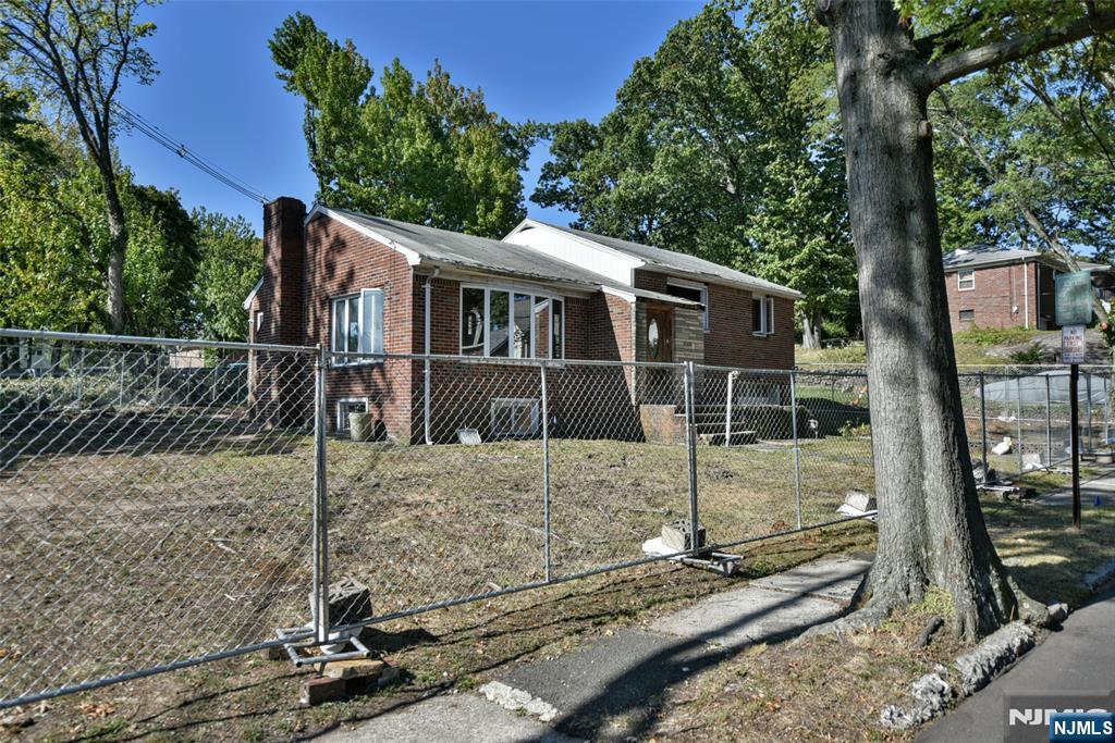 Homes for sale in Fort Lee, NJ | 10 Plateau Ave, Fort Lee, NJ 07024 | MLS# 25034741