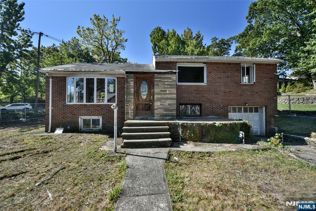 Homes for sale in Fort Lee, NJ | 10 Plateau Ave, Fort Lee, NJ 07024 | MLS# 25034741