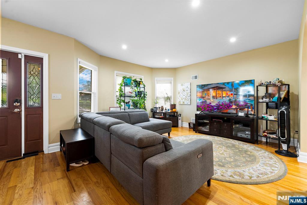 Homes for sale in Hackensack, NJ | 467 Summit Ave, Hackensack, NJ 07601 | MLS# 25034767