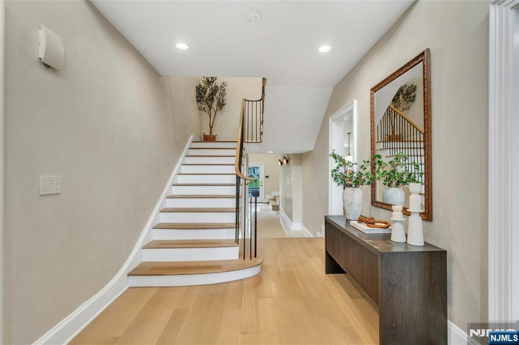 Homes for sale in Fort Lee, NJ | 96 Bluff Rd, Fort Lee, NJ 07024 | MLS# 25034805