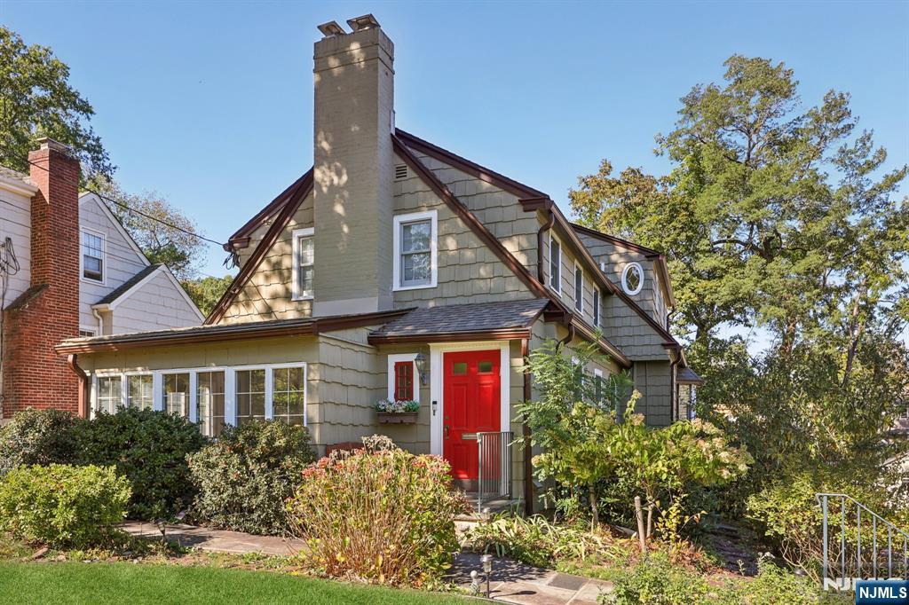 Homes for sale in Ridgewood, NJ | 33 E Glen Ave, Ridgewood, NJ 07450 | MLS# 25034890