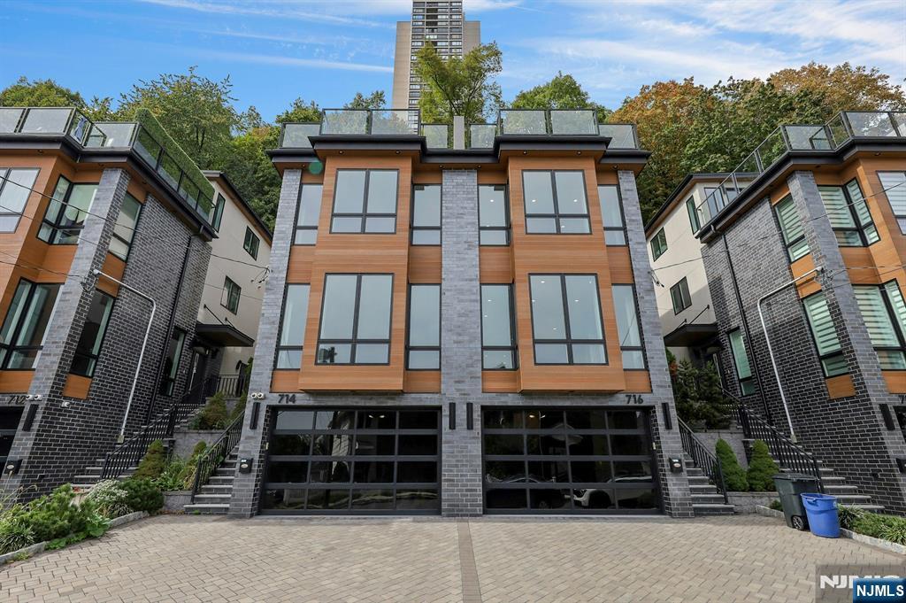 $1,615,000 Townhouse