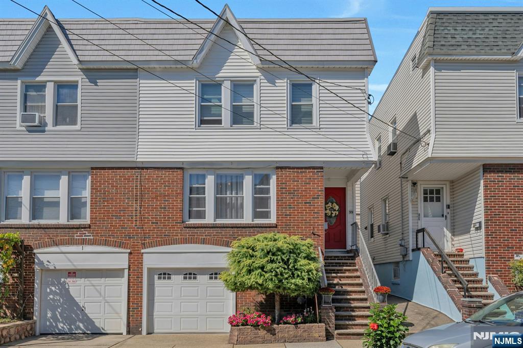 $445,000 Colonial
