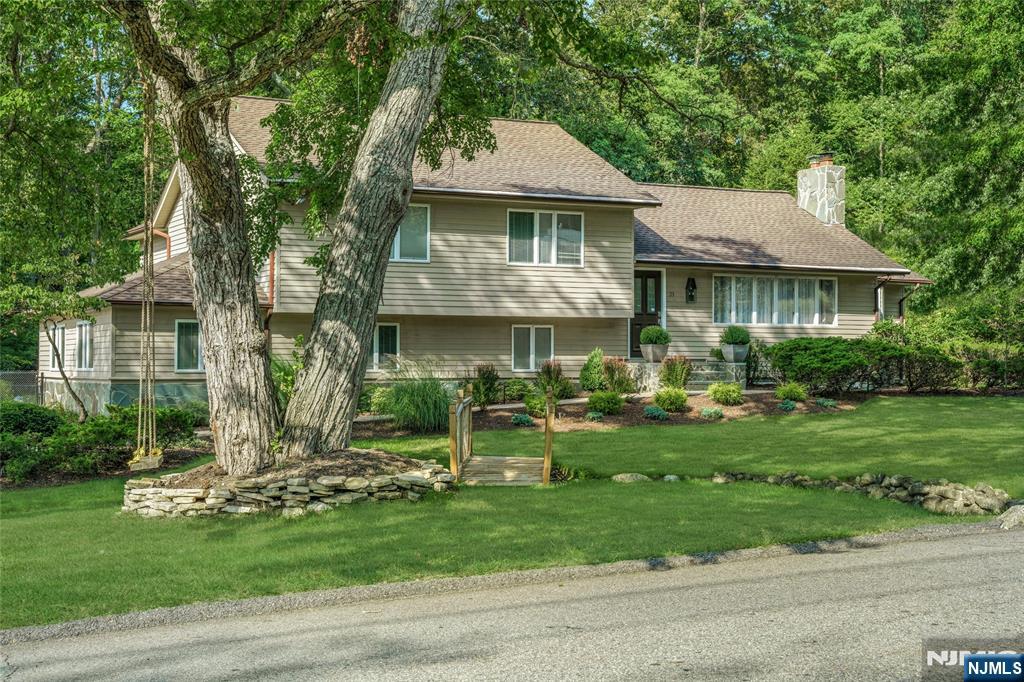 Homes for sale in Oakland, NJ | 23 Chuckanutt Dr, Oakland, NJ 07436 | MLS# 25034917