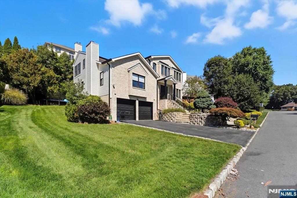 $1,099,000 Colonial