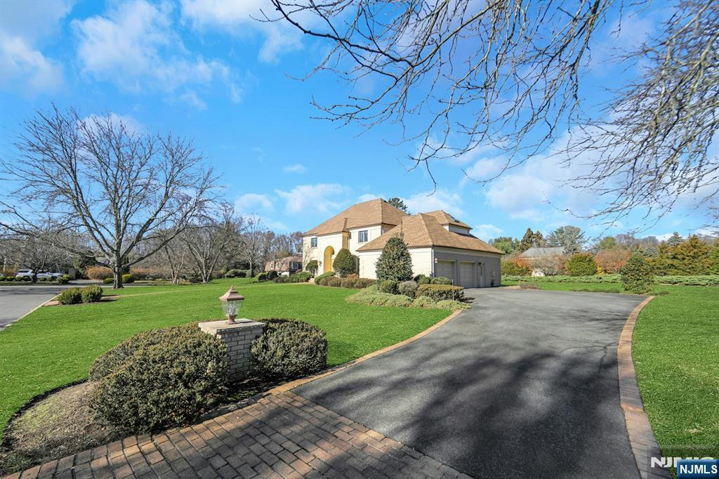 Homes for sale in Franklin Lakes, NJ | 300 Forsythia Ct, Franklin Lakes, NJ 07417 | MLS# 25034975