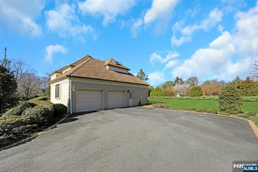 Homes for sale in Franklin Lakes, NJ | 300 Forsythia Ct, Franklin Lakes, NJ 07417 | MLS# 25034975