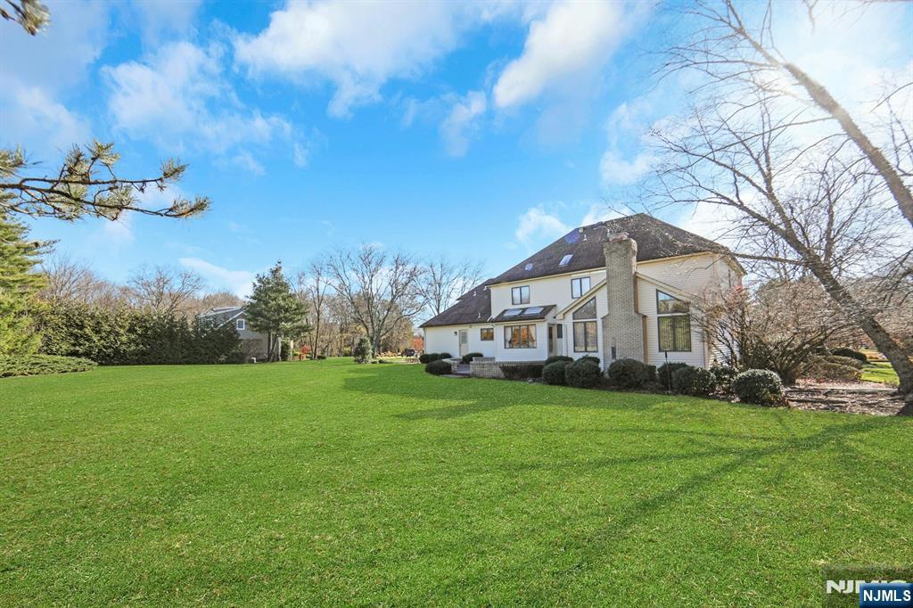 Homes for sale in Franklin Lakes, NJ | 300 Forsythia Ct, Franklin Lakes, NJ 07417 | MLS# 25034975