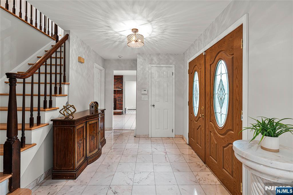 Homes for sale in Hawthorne, NJ | 6 Old Orchard Dr, Hawthorne, NJ 07506 | MLS# 25034997