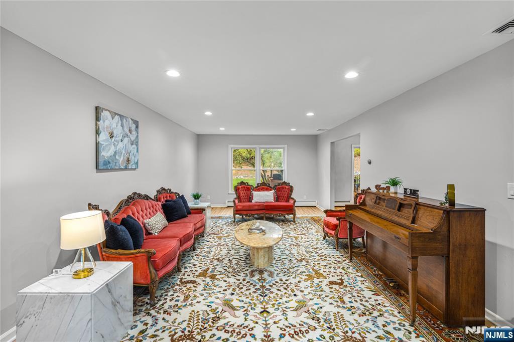 Homes for sale in Hawthorne, NJ | 6 Old Orchard Dr, Hawthorne, NJ 07506 | MLS# 25034997