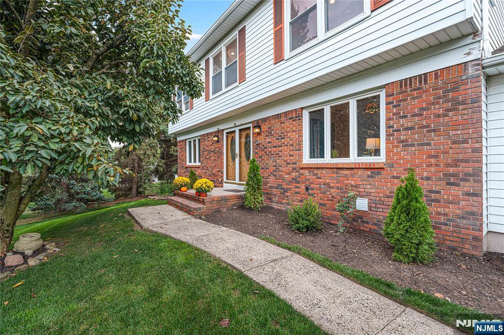 Homes for sale in Hawthorne, NJ | 6 Old Orchard Dr, Hawthorne, NJ 07506 | MLS# 25034997