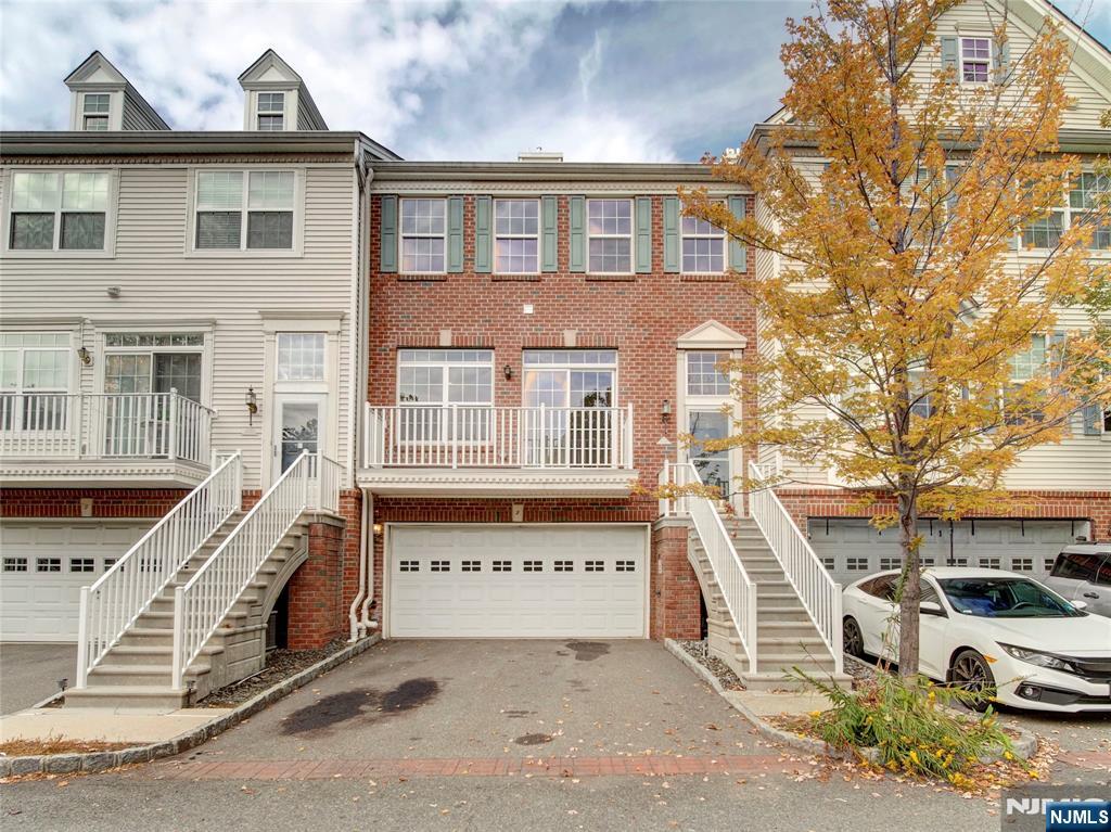 $585,000 Townhouse