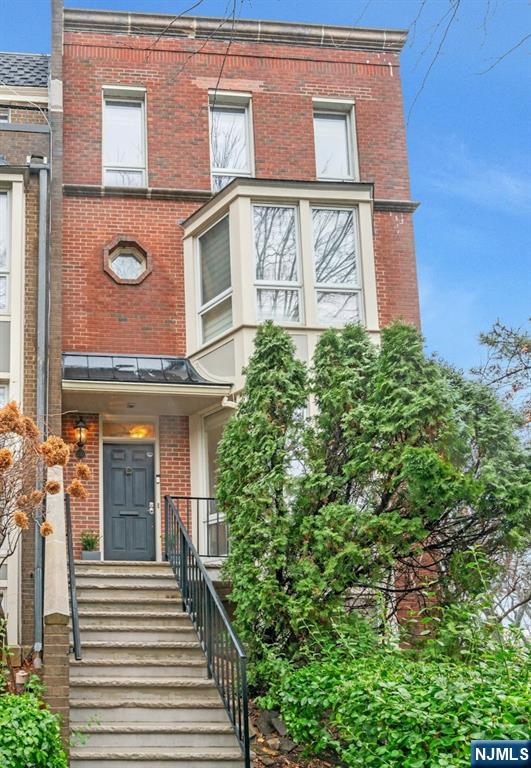 $1,150,000 Townhouse