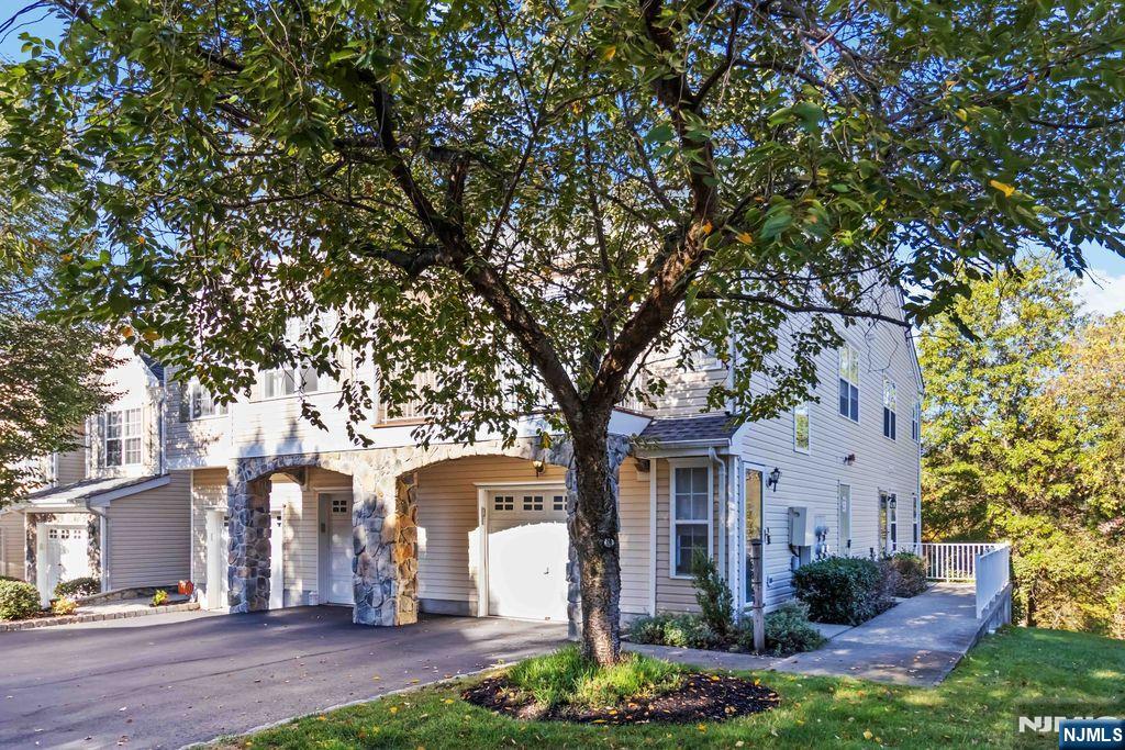 Homes for sale in Pompton Lakes, NJ | 68 Mountainside Dr, Pompton Lakes, NJ 07442 | MLS# 25035160