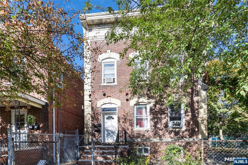 Homes for sale in Montclair, NJ | 27 Grant St, Montclair, NJ 07042 | MLS# 25035173