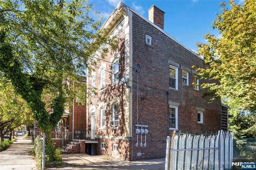 Homes for sale in Montclair, NJ | 27 Grant St, Montclair, NJ 07042 | MLS# 25035173