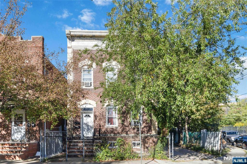 Homes for sale in Montclair, NJ | 27 Grant St, Montclair, NJ 07042 | MLS# 25035173