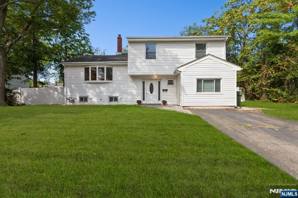 Homes for sale in Edison, NJ | 5 E Waverly Dr, Edison, NJ 08817 | MLS# 25035208