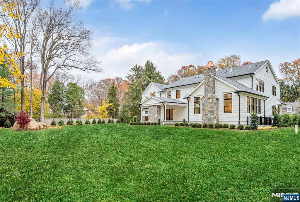 Homes for sale in Upper Saddle River, NJ | 46 Locust Ln, Upper Saddle River, NJ 07458 | MLS# 25035317