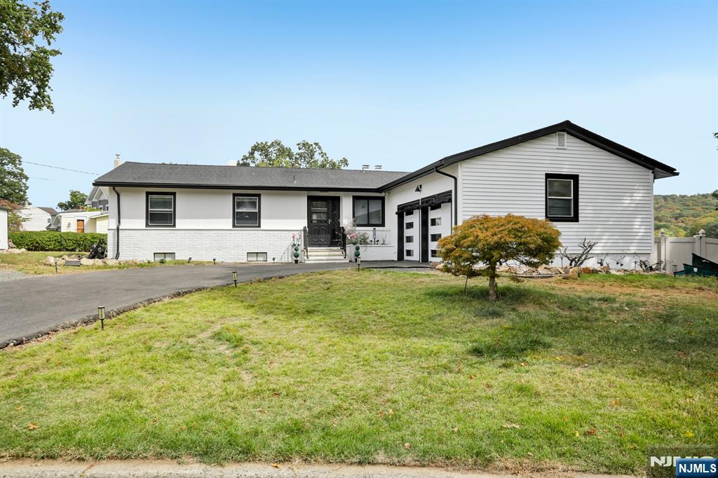 Homes for sale in Pompton Lakes, NJ | 112 Park Pl, Pompton Lakes, NJ 07442 | MLS# 25035460