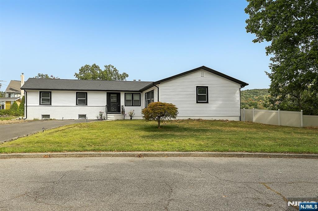 Homes for sale in Pompton Lakes, NJ | 112 Park Pl, Pompton Lakes, NJ 07442 | MLS# 25035460