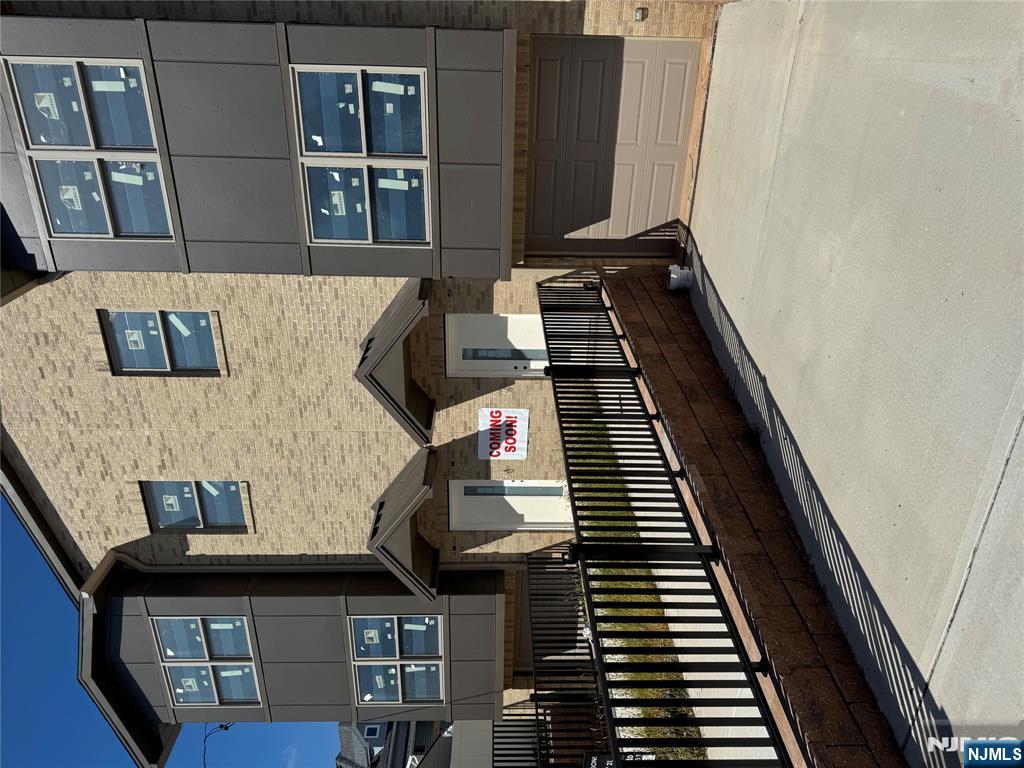 $999,000 Townhouse