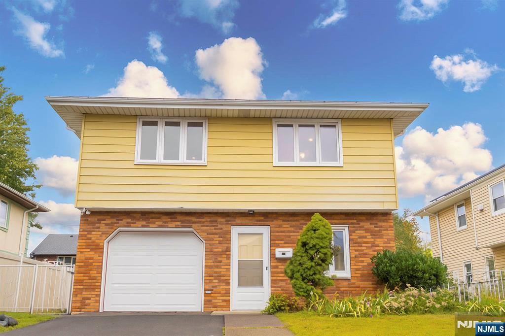 Homes for sale in Wallington, NJ | 11 Roehrs Dr, Wallington, NJ 07057 | MLS# 25035519