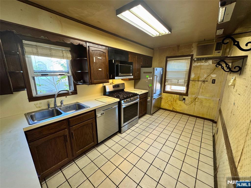 Homes for sale in Fair Lawn, NJ | 3-03 Pickett Pl, Fair Lawn, NJ 07410 | MLS# 25035567