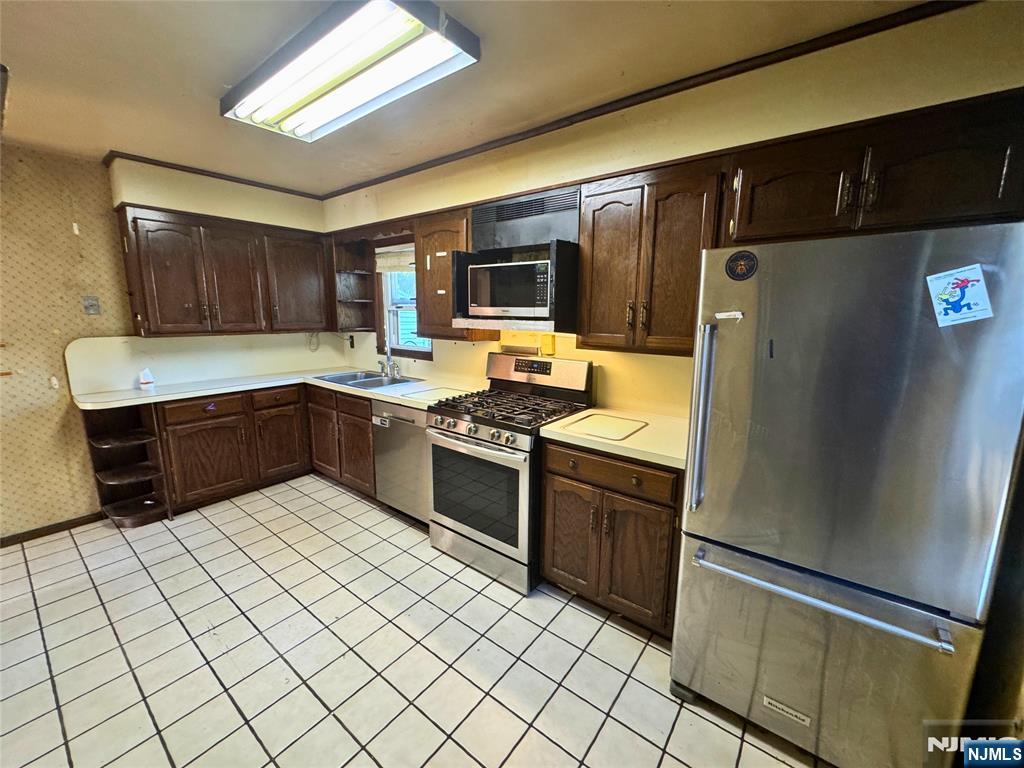 Homes for sale in Fair Lawn, NJ | 3-03 Pickett Pl, Fair Lawn, NJ 07410 | MLS# 25035567