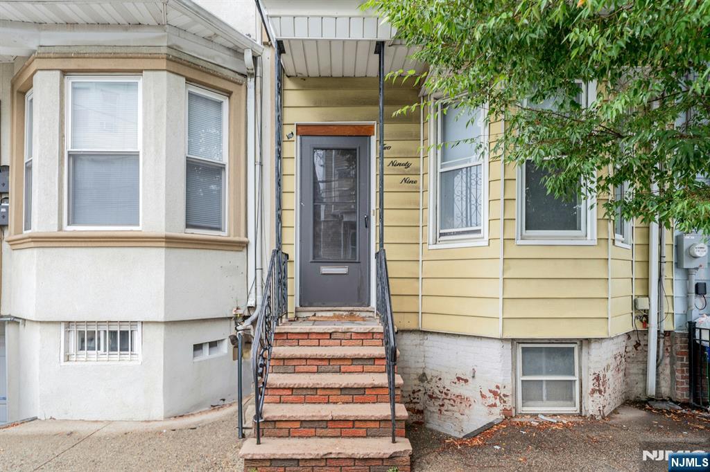 $499,000 Rowhouse