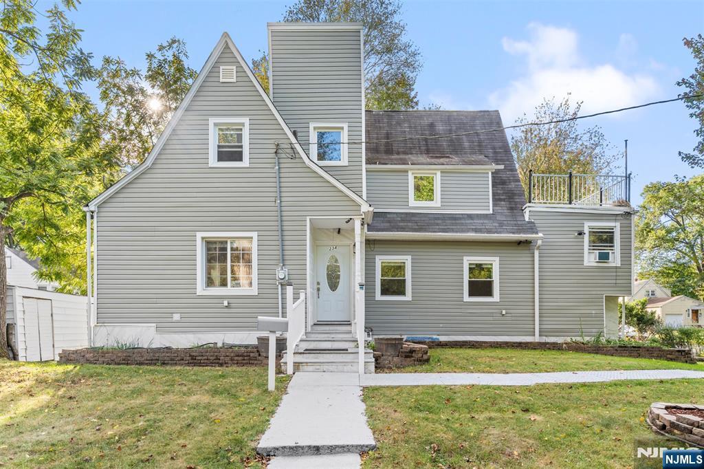 $750,000 Colonial