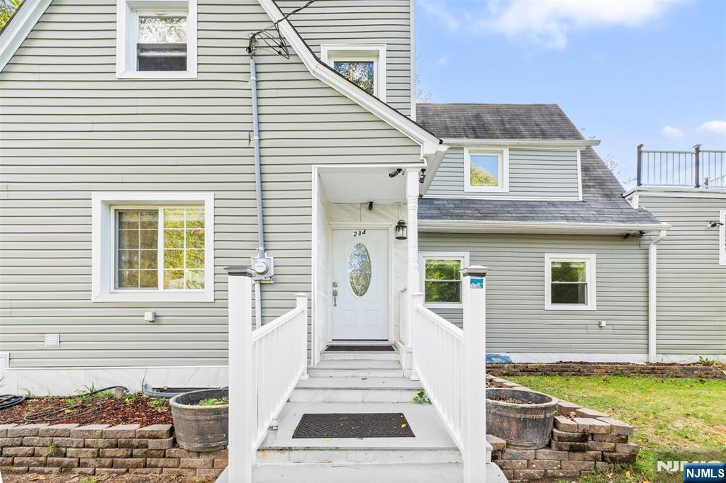 Homes for sale in Teaneck, NJ | 234 Liberty Rd, Teaneck, NJ 07666 | MLS# 25035634