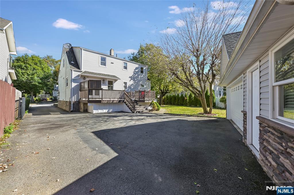 Homes for sale in Rochelle Park, NJ | 17 Oak St, Rochelle Park, NJ 07662 | MLS# 25035667