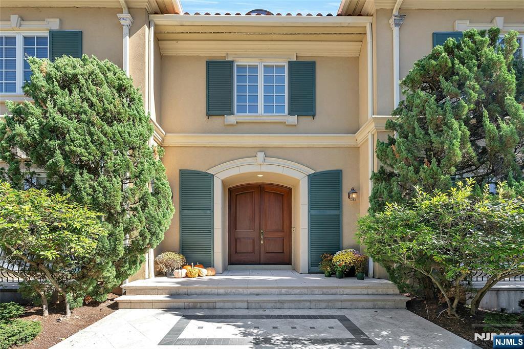 Homes for sale in Saddle River, NJ | 186 E Saddle River Rd, Saddle River, NJ 07458 | MLS# 25035673