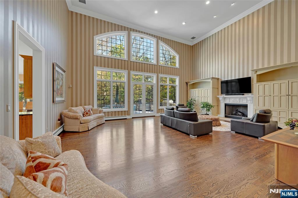 Homes for sale in Saddle River, NJ | 186 E Saddle River Rd, Saddle River, NJ 07458 | MLS# 25035673