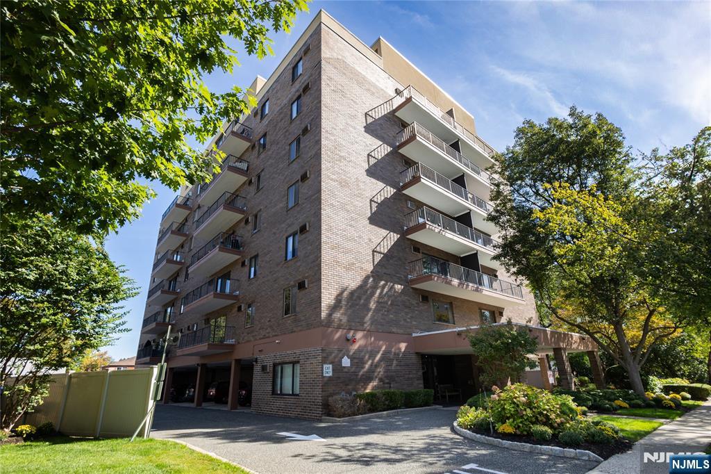 Homes for sale in Hackensack, NJ | 140 Euclid Ave #1H, Hackensack, NJ 07601 | MLS# 25035712