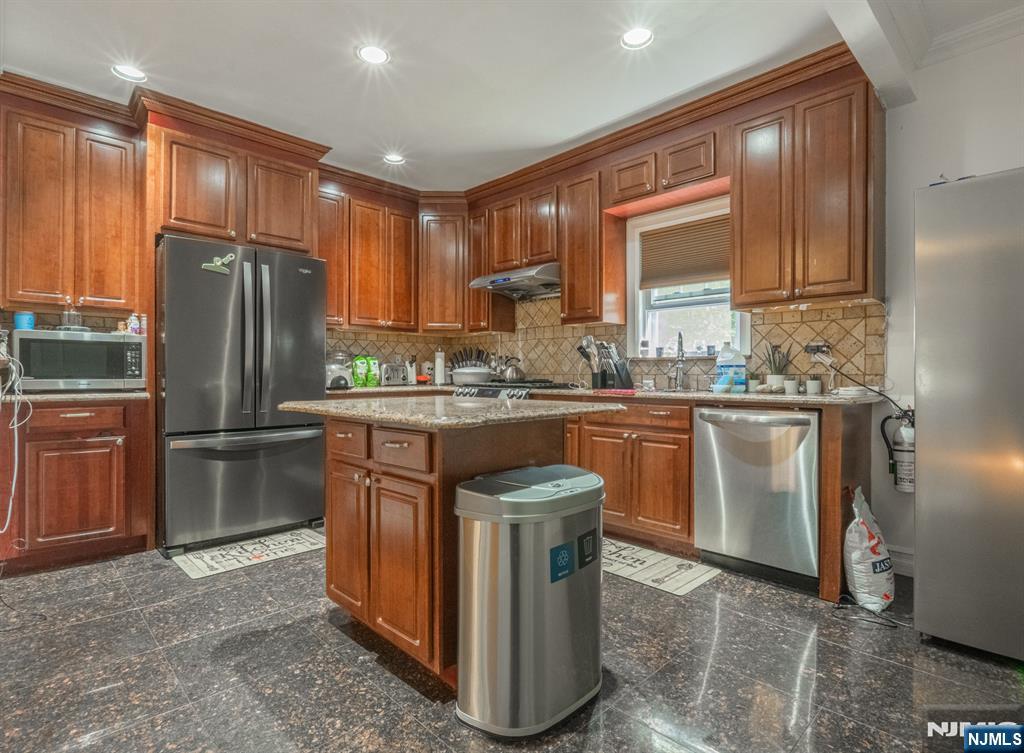 Homes for sale in Ridgefield Park, NJ | 39 Summit St, Ridgefield Park, NJ 07660 | MLS# 25035722