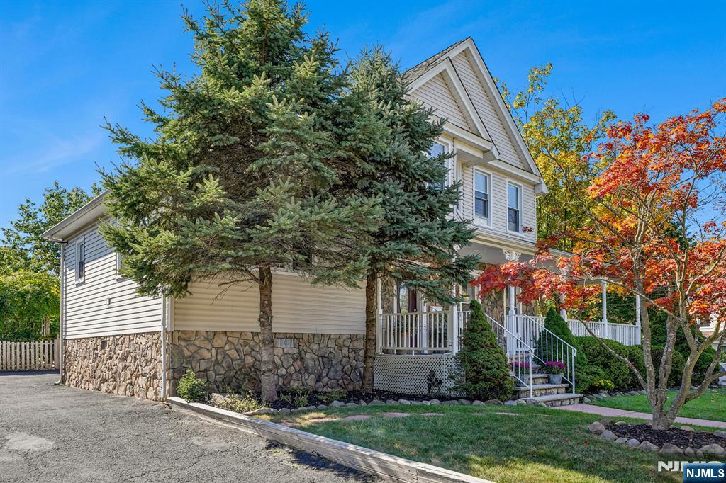 Homes for sale in Closter, NJ | 418 Closter Dock Rd, Closter, NJ 07624 | MLS# 25035821